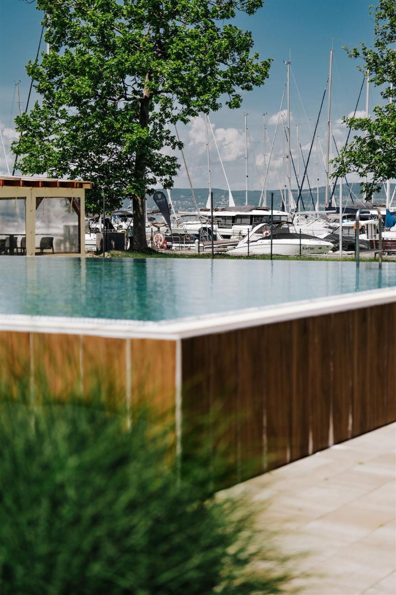 Butique Apartman Grand Balatonlelle Esterno foto