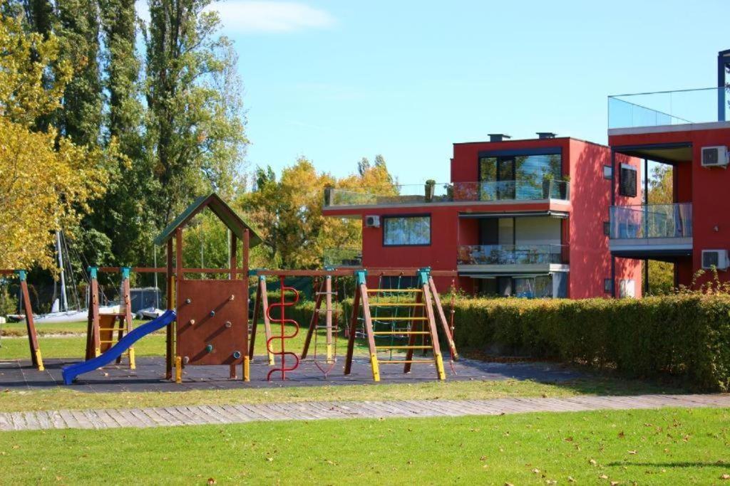 Butique Apartman Grand Balatonlelle Esterno foto